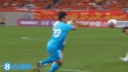 这没点球？开场3分钟向余望禁区内结结实实被踢到脚 主裁没有表示